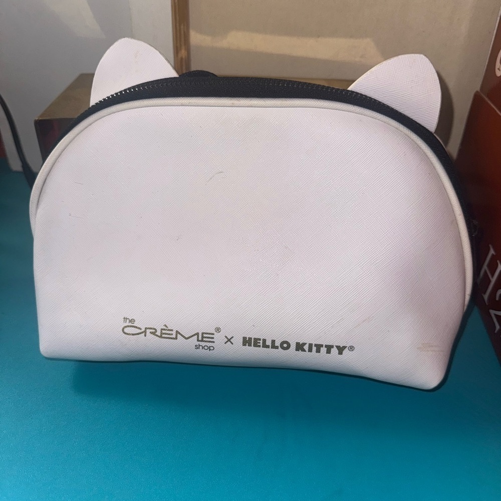 Hello kitty sanrio makeup bag - Picture 3 of 6